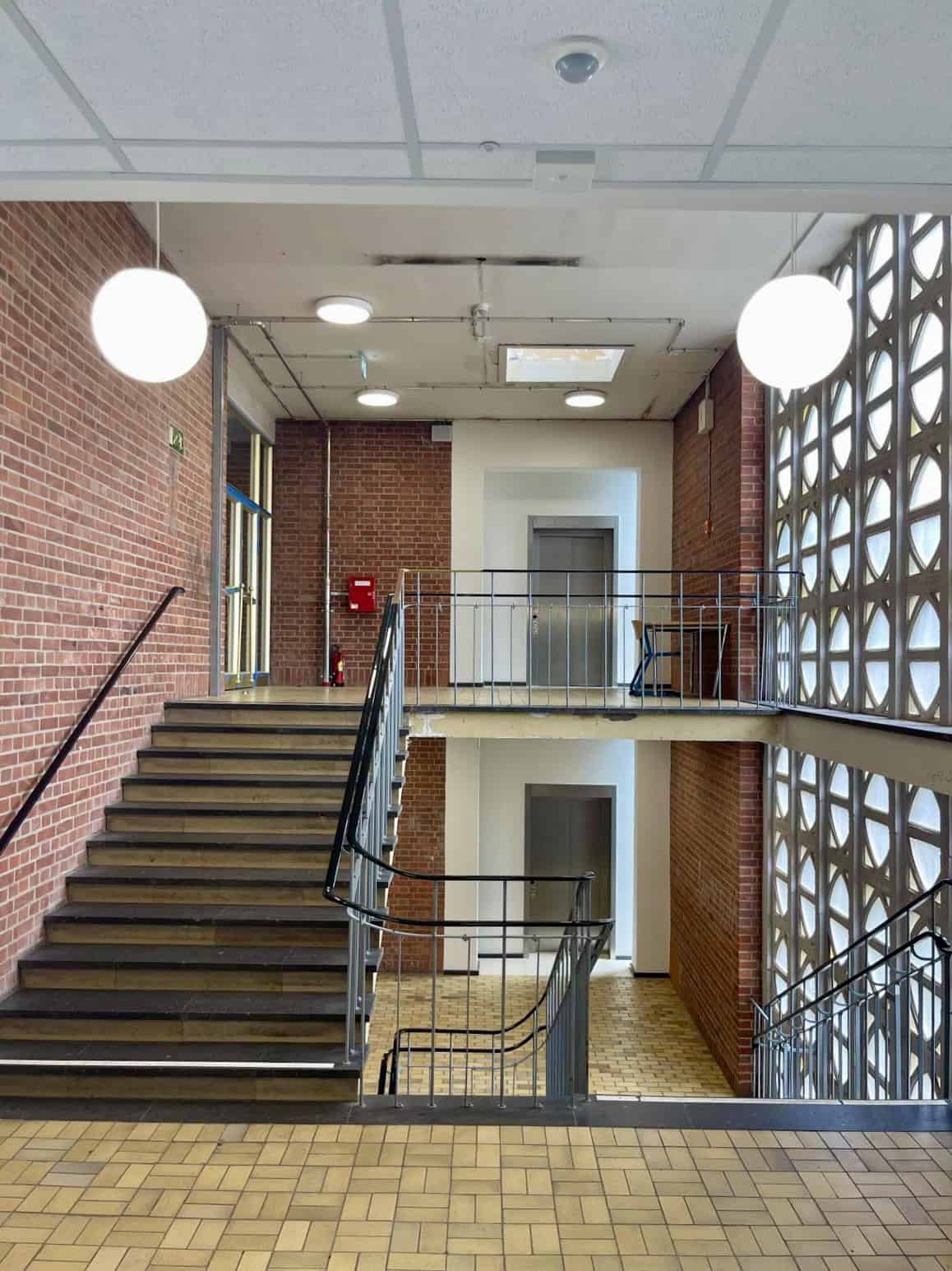 Treppenhaus der igis Gesamtschule